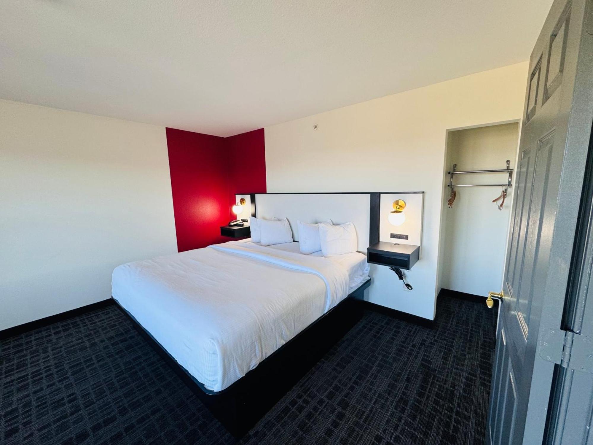 Ramada By Wyndham Sparta/At Speedway Exterior foto